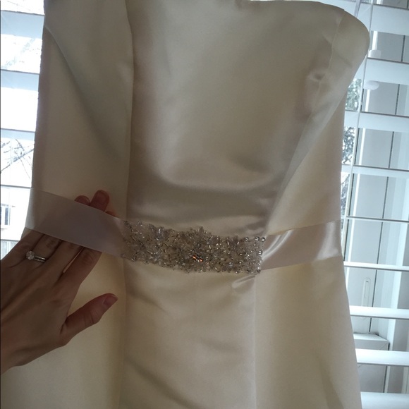 Wedding dress - Picture 5 of 16